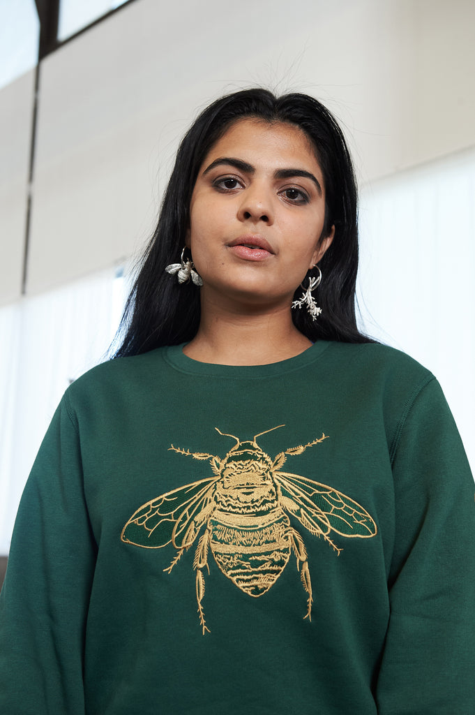 Signature Bee Embroidered Sweatshirt in Bottle Green